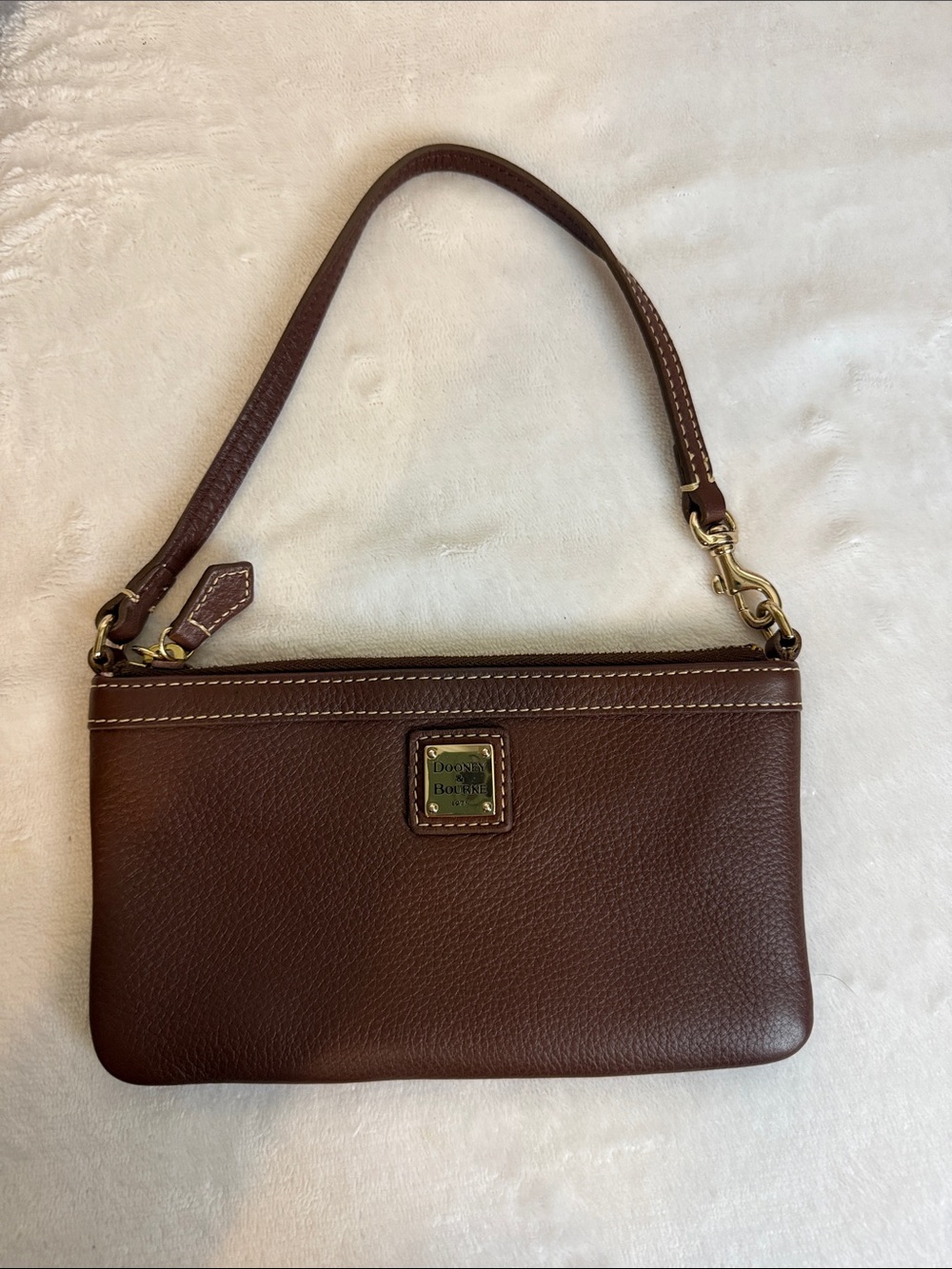 NWOT Dooney & Bourke Brown Pebble Grain Leather Large Zip Wristlet Clutch Wallet